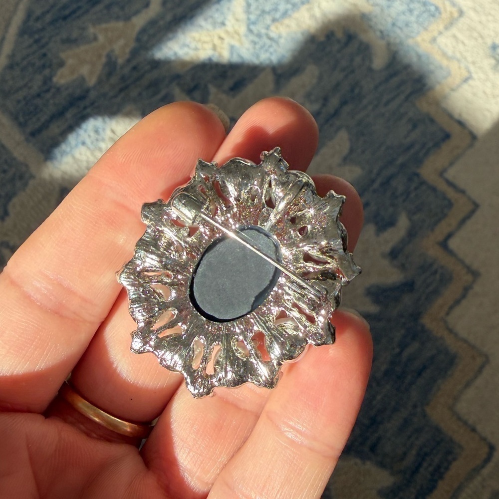 Cameo Pearl Blue Silver Brooch - Picture 5 of 6